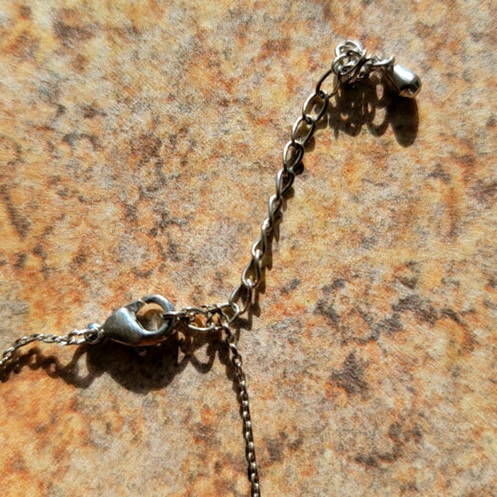Pretty Necklace - Picture 2 of 3